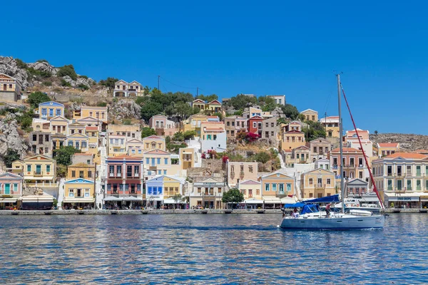 22 Haziran 2017. Symi Adası, Yunanistan koyunda görünümünü