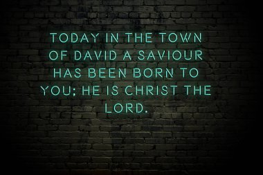 Neon yazıtlar ve tuğla duvara yeni yıl tebrikleri