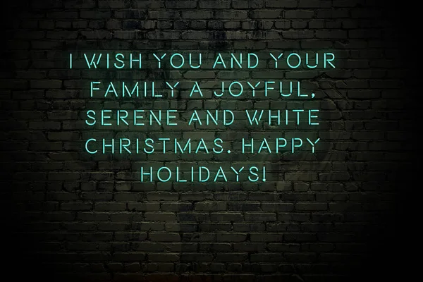 Neon inskription av jul och nyår hälsningar på tegelvägg — Stockfoto