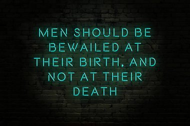 Akıllıca alıntı. Duvara karşı neon yazıtlar