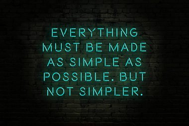 Akıllıca alıntı. Duvara karşı neon yazıtlar