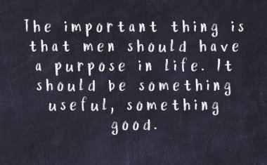 Üzerinde bilge yazılar olan siyah karatahta.