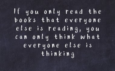 Siyah karatahtaya Tebeşir Bilgisi Yazısı
