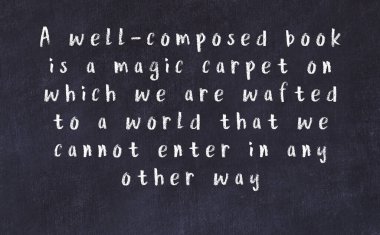 Üzerinde bilge yazılar olan siyah karatahta.