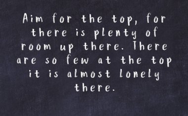 Üzerinde bilge yazılar olan siyah karatahta.