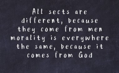 Üzerinde bilge yazılar olan siyah karatahta.