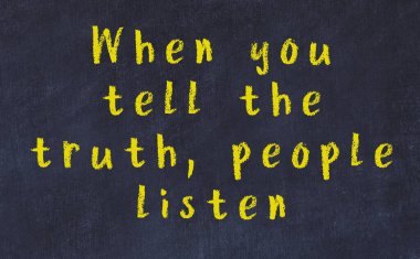 Siyah karatahtaya Tebeşir Bilgisi Yazısı