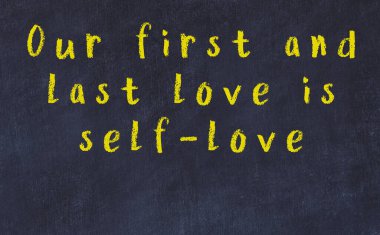 Siyah karatahtaya Tebeşir Bilgisi Yazısı