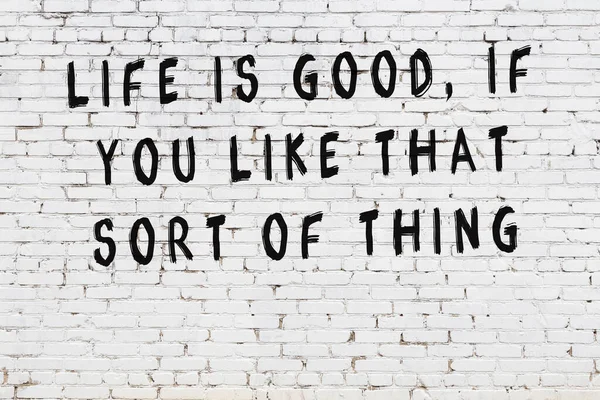 Czarny malowany napis smart quote na ścianie z białej cegły — Zdjęcie stockowe