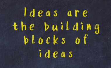 Siyah karatahtaya Tebeşir Bilgisi Yazısı