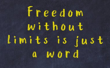 Siyah karatahtaya Tebeşir Bilgisi Yazısı