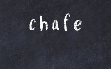 Üzerinde yazı olan siyah karatahta.