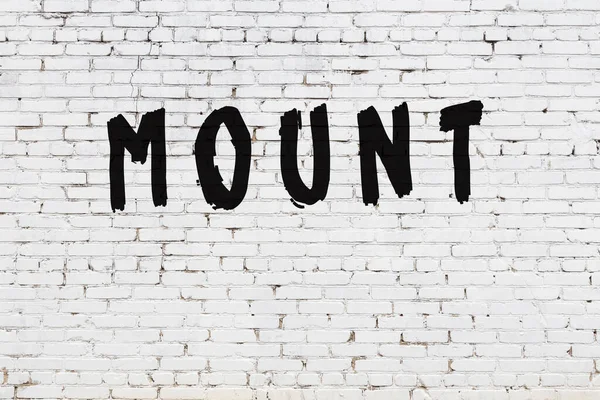 Word mount geschilderd op witte bakstenen muur — Stockfoto