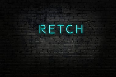 Tuğla duvardaki neon ışıklarının gece görüşü