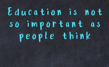 Siyah karatahtaya Tebeşir Bilgisi Yazısı