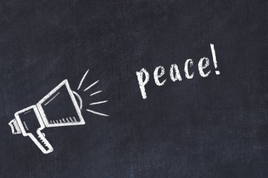 Hoparlör ve yazıt barışı tebeşiri.