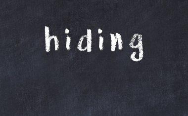 Üzerinde yazı olan siyah karatahta