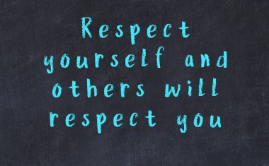 Siyah karatahtaya Tebeşir Bilgisi Yazısı