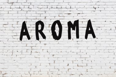 Üzerinde siyah boya aroması olan beyaz duvar.