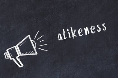 Hoparlör ve yazıt benzerliği tebeşiri.