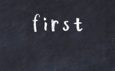 Üzerinde önce yazı olan siyah karatahta