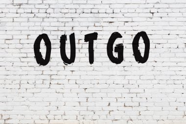 Üzerinde siyah boya yazıları olan beyaz duvar.