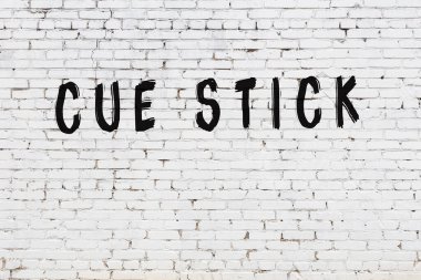 Sözcük çubuğu beyaz tuğla duvara boyanmış.