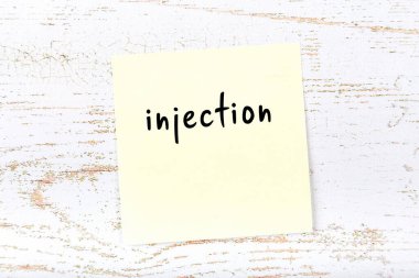 Kelime enjeksiyonlu sarı kağıt. Hatırlatma konsepti