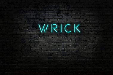 Tuğla duvara yazılı neon levhası