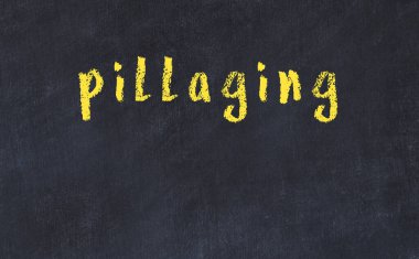 Üzerinde yazı olan siyah karatahta.