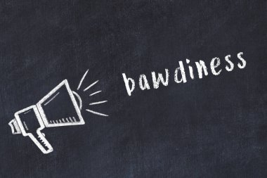 Tebeşir hoparlörü ve kara tahtadaki müstehcenlik.