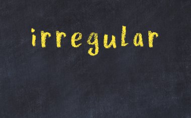 Üzerinde yazı olan siyah karatahta