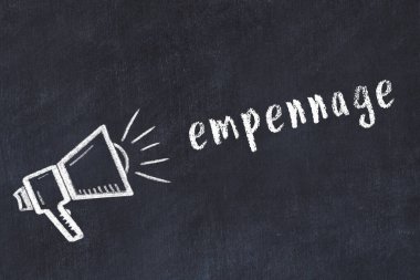 Hoparlörlerin ve yazıtların tebeşiri.