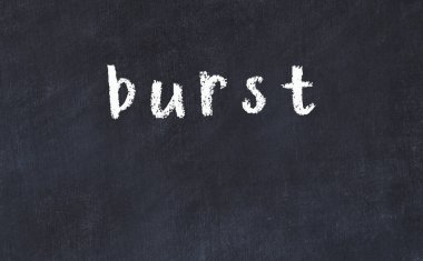 Üzerinde yazı olan siyah karatahta.