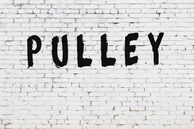 Beyaz tuğla duvara çizilmiş kelime makarası