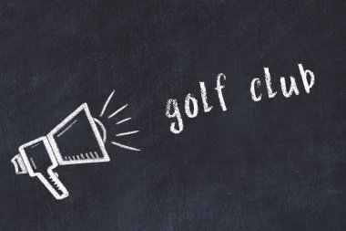 Hoparlör ve yazılı golf sopası tebeşiri.