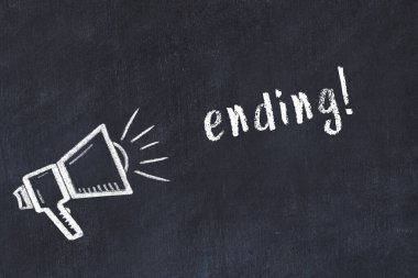 Tebeşir hoparlörü ve yazı tahtada bitiyor