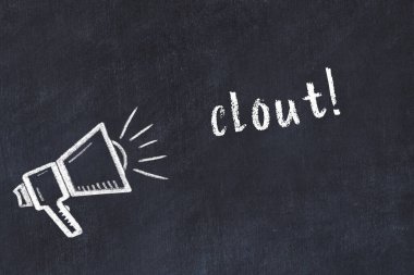 Hoparlör ve yazıtlardan oluşan tebeşir çizgisi.