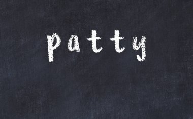 Üzerinde Patty yazan tebeşir masası.