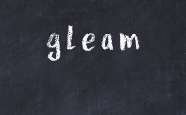 Üzerinde yazı olan siyah karatahta.