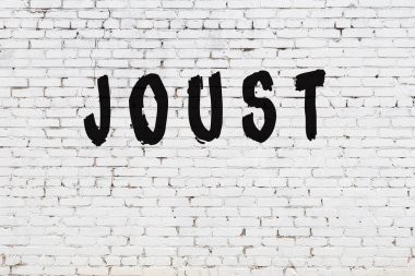 Üzerinde siyah boya yazılı beyaz duvar mızrak dövüşü