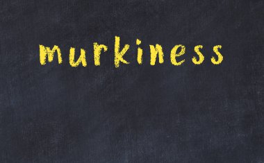 Üzerinde yazı olan siyah karatahta.