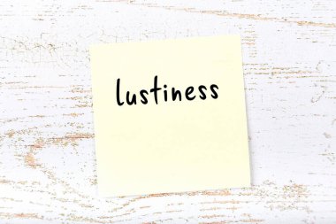 Kelimesi kelimesine şehvet dolu sarı bir kağıt. Hatırlatma konsepti