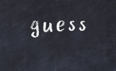 Üzerinde yazı tahtasının olduğu siyah karatahta.