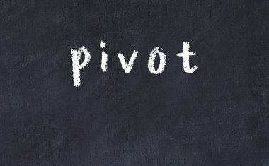 Üzerinde yazı olan siyah karatahta