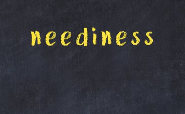 Üzerinde yazıtlar olan siyah karatahta.