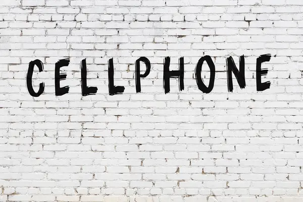 Palabra de teléfono celular pintado en la pared de ladrillo blanco — Foto de Stock