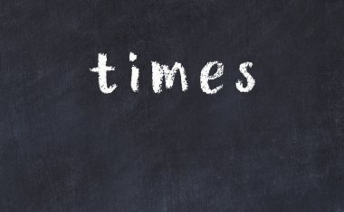 Üzerinde yazı olan siyah karatahta