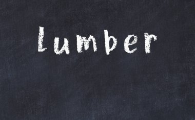 Üzerinde yazı tahtası olan siyah karatahta.