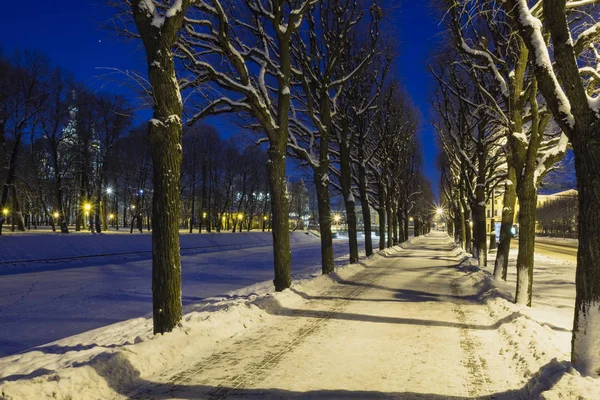 Winter straatje langs de Moika rivier Stockfoto